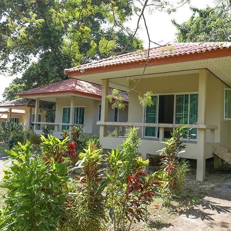 Baansukjai Bungalows Ranong Dış mekan fotoğraf