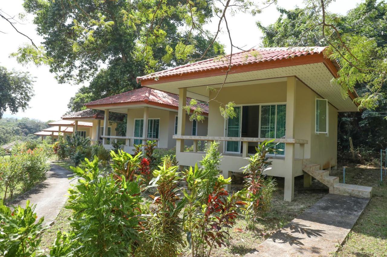 Baansukjai Bungalows Ranong Dış mekan fotoğraf