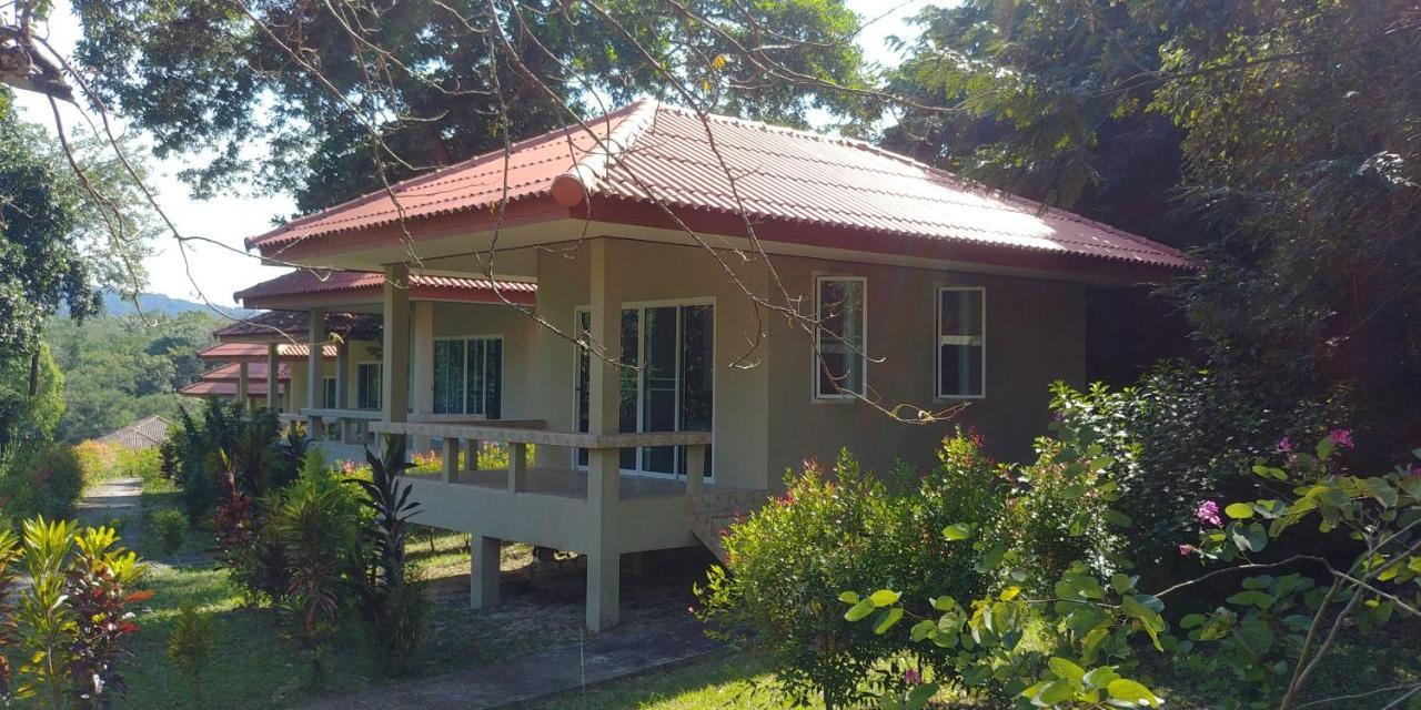 Baansukjai Bungalows Ranong Dış mekan fotoğraf